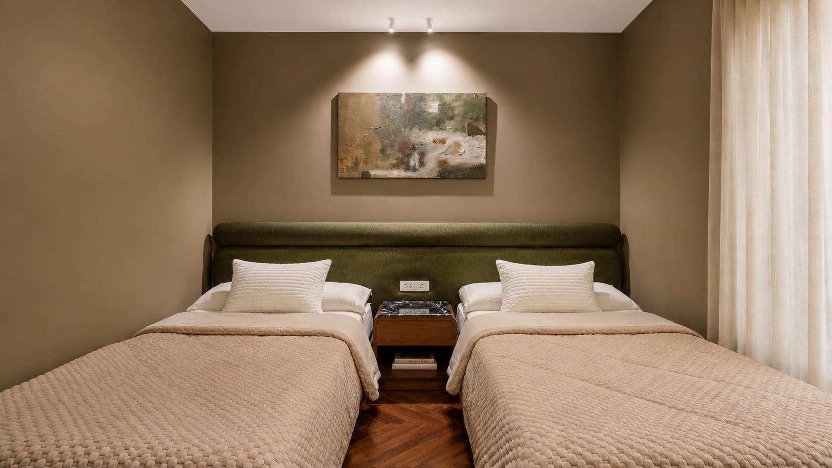 BEDROOM 2
